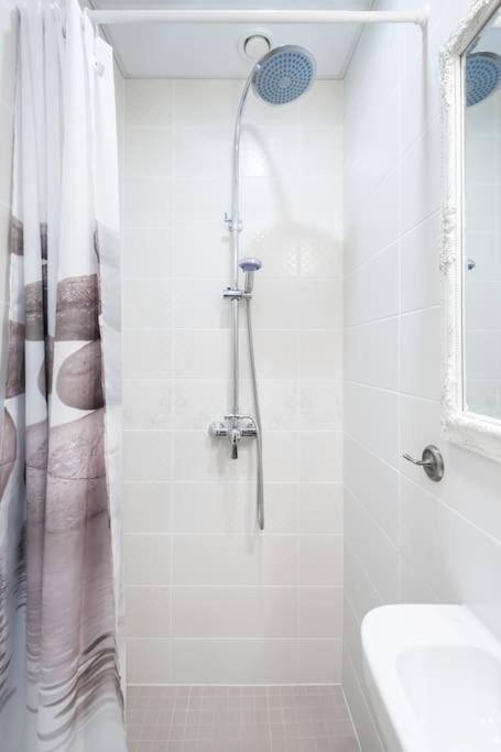 Cozy Studio Apartment Tallinn Buitenkant foto