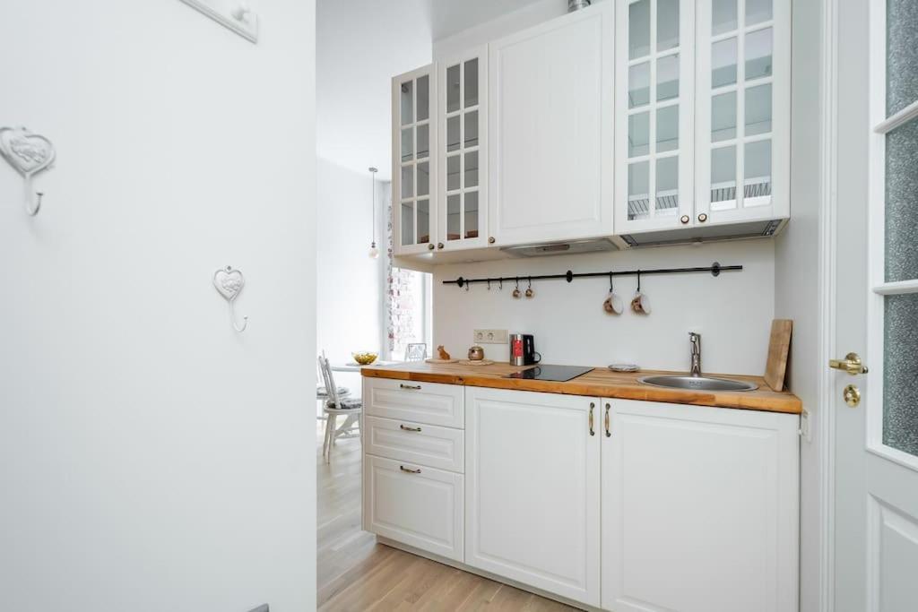 Cozy Studio Apartment Tallinn Buitenkant foto